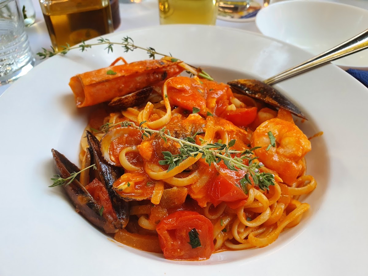 Hausgemachte Linguine mit Meeresfrüchten im Ristorante Kaiserhof Göppingen